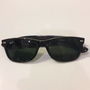 Wayfarer sunglasses